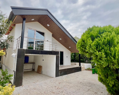 ویلای نیم پیلوت در چمستان روستای دارکلا ویلای نیم پیلوت در چمستان روستای دارکلا