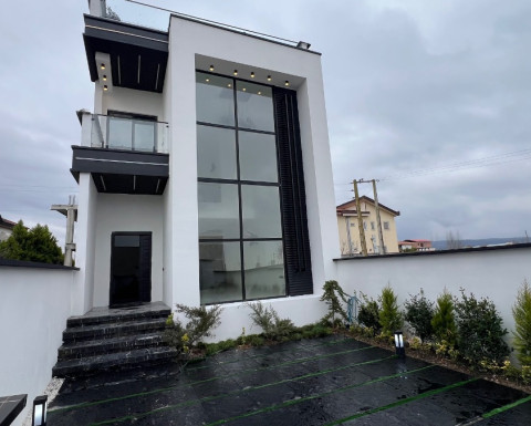 ویلای دوبلکس شیک و مدرن در رمشی چمستان